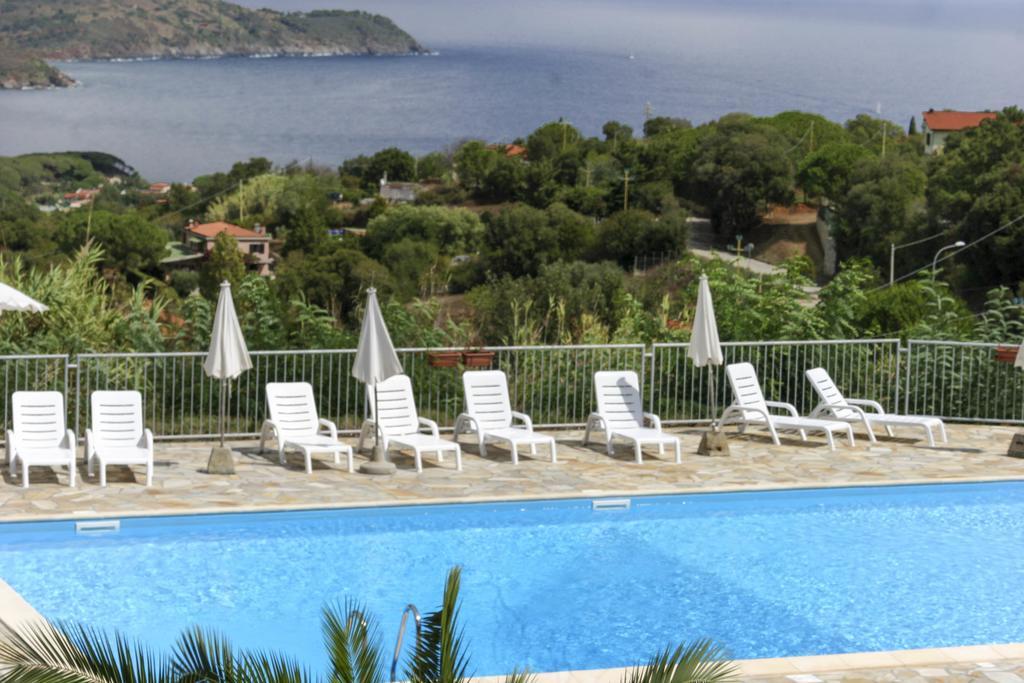 Monolocali Le Lecce Pool & Tennis كابوليفيري الغرفة الصورة